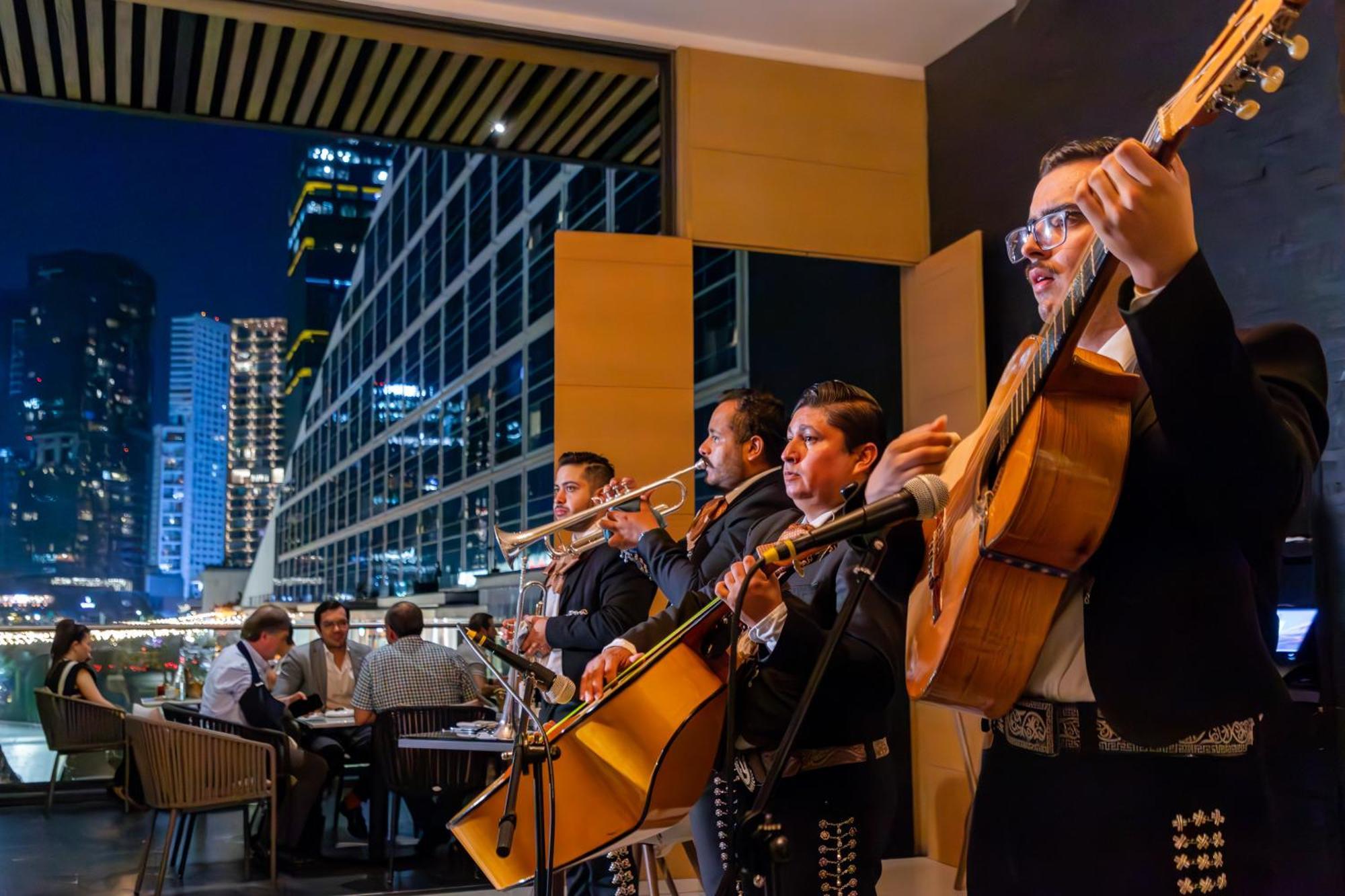 Hyatt Regency Andares Guadalajara Otel Zapopan Dış mekan fotoğraf Mariachi band in Mexico City